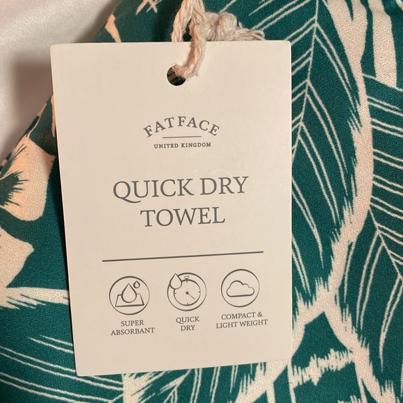 FAT FACE quick dry towel in bag. NWT - Picture 5 of 5